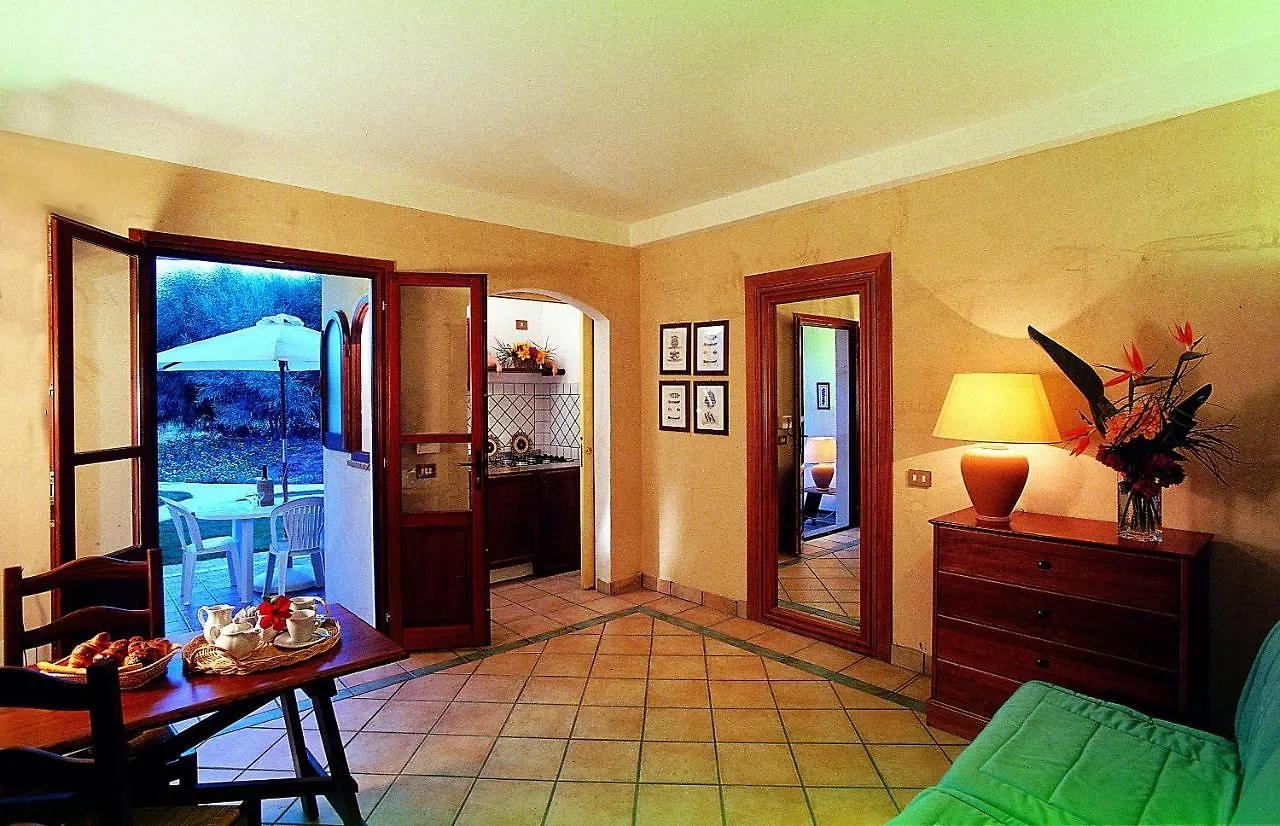 Apartment Fantastico Baia De Bahas Residence One Bedroom Four Sleeps Child Num0883 Marinella